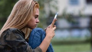 The Impact of Social Media on the Brain: A Dopamine-Driven Habit